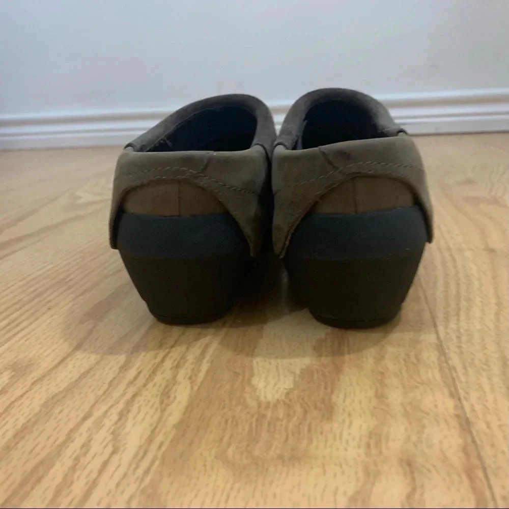 Merrell suede slip on clogs - Picture 5 of 9